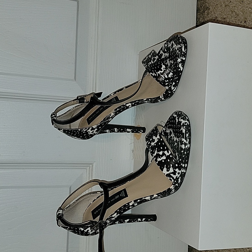 Steve MADDEN Black and White Patterned Heels